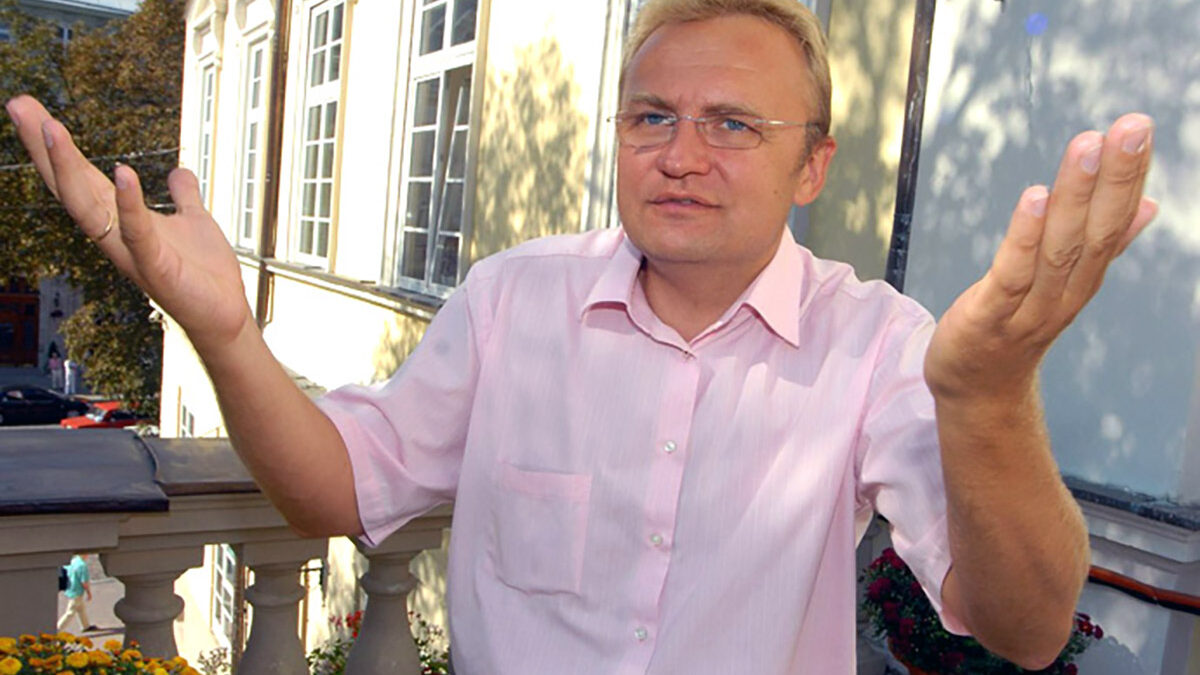 премії та надбавки чиновникам Андрія Садового скасують