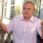 премії та надбавки чиновникам Андрія Садового скасують