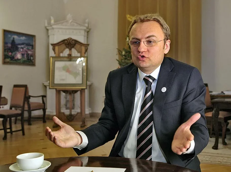 Премії Садового: депутатів Львівської міськради допитають у справі