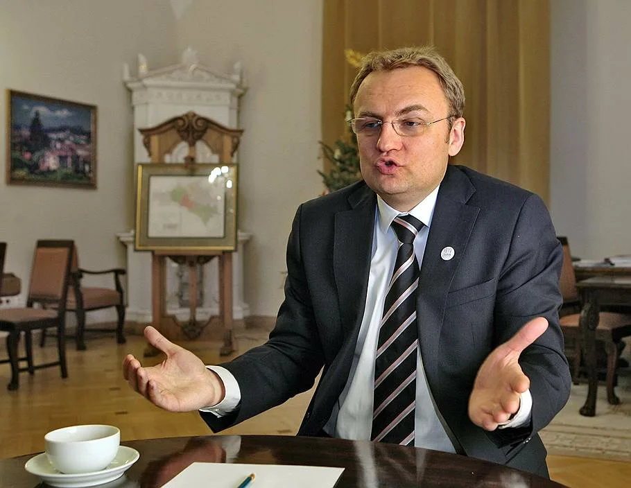 Премії Садового: депутатів Львівської міськради допитають у справі